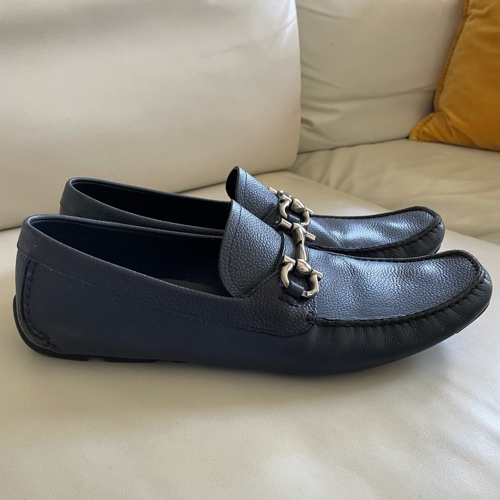 Salvarote Ferragamo 13 D Navy -EUC